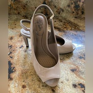 LifeStride size 7 Peep Toe, Sling Sling back heels